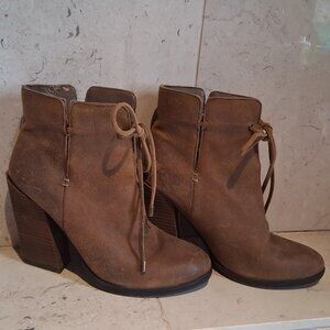 Very Volatile leather Suede booties Size 6 taupe